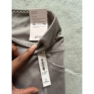 NWT Victoria's Secret Sport Essential 7/8 Leggings Taupe Stone Size L